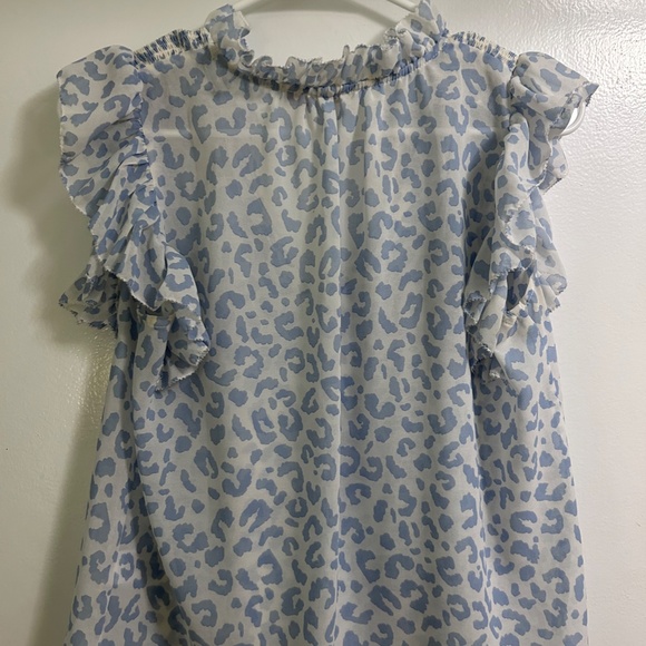 Olivaceous Blue and White cheetah blouse - Picture 2 of 2